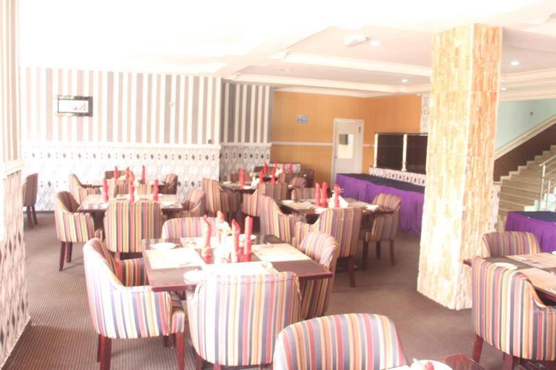 Grand Ibro Hotel Annex Ankuru Extérieur photo